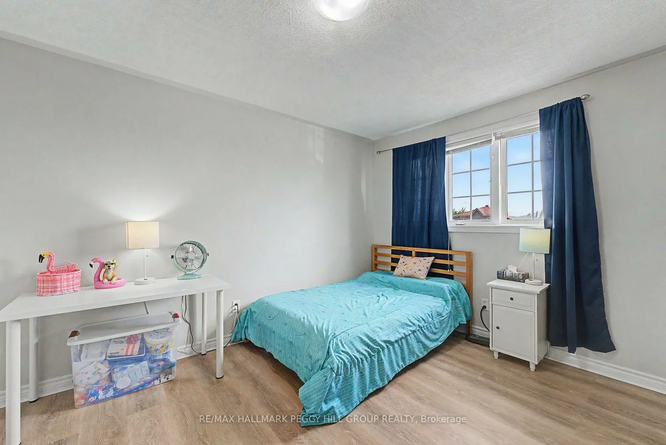 26, Kenwell, Holly, Barrie