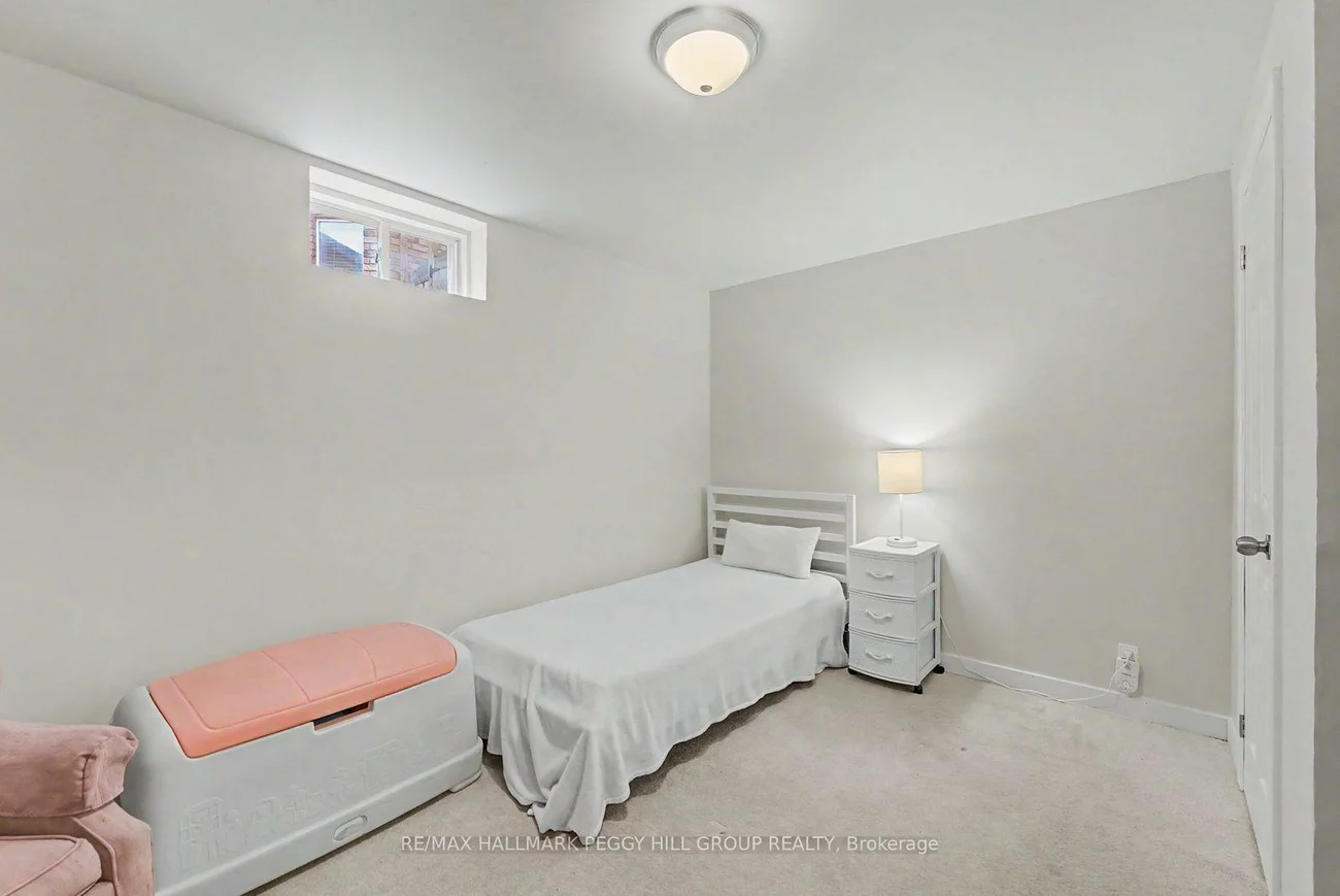 26, Kenwell, Holly, Barrie