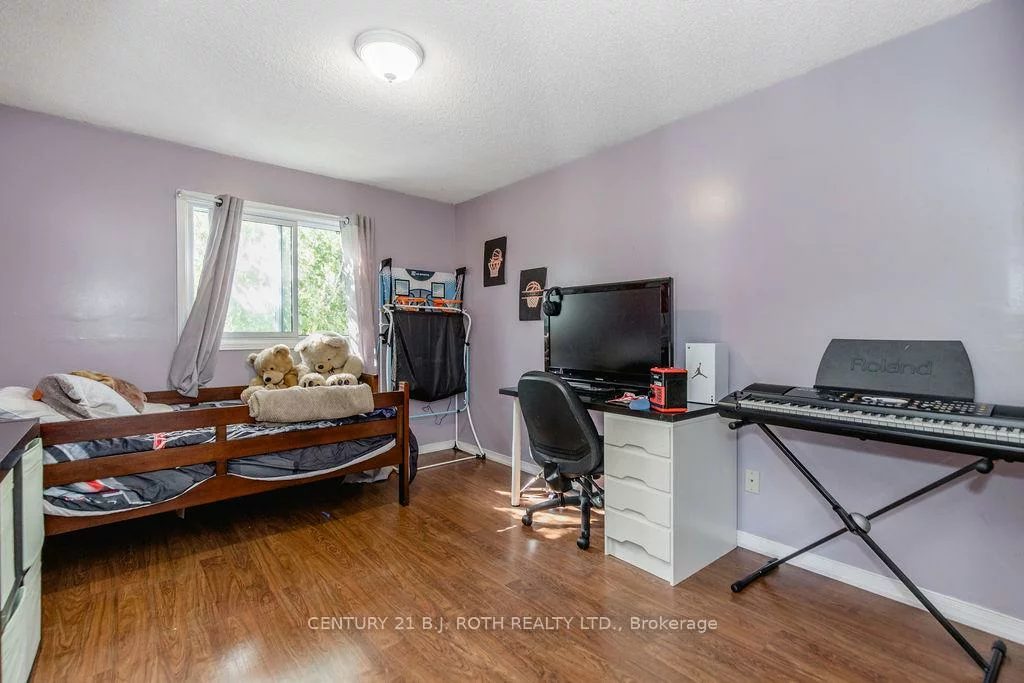 99, CARDINAL, Cundles East, Barrie