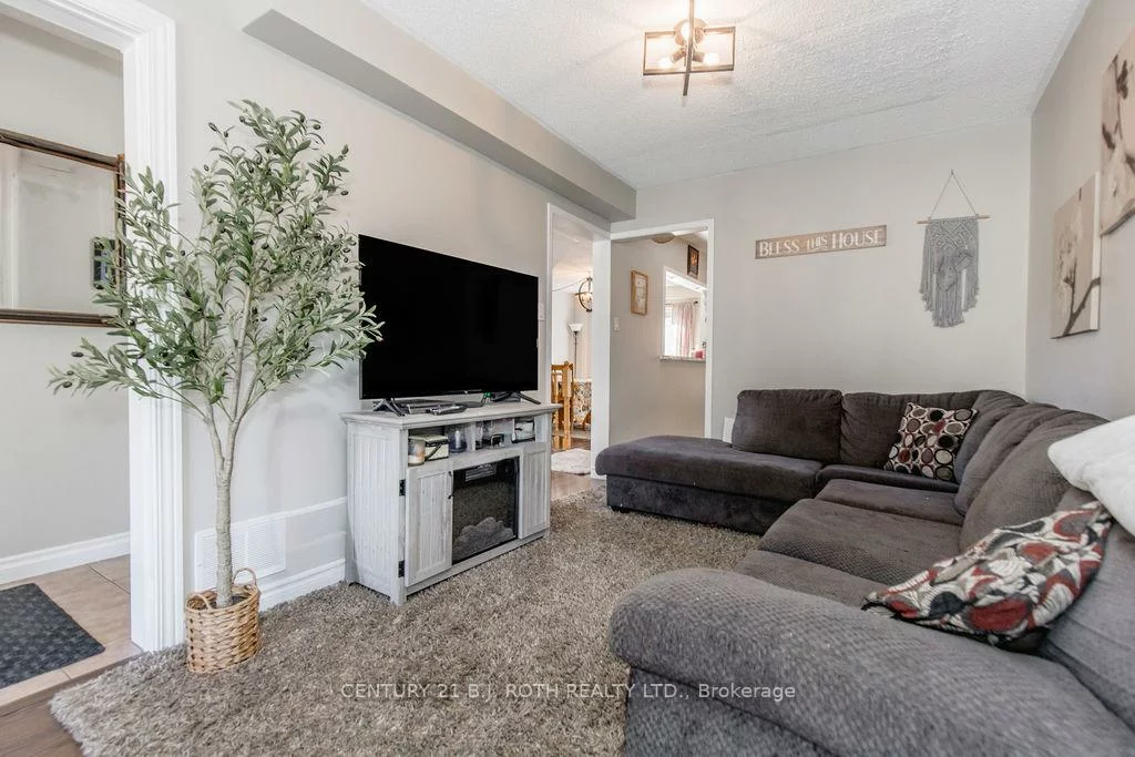 99, CARDINAL, Cundles East, Barrie
