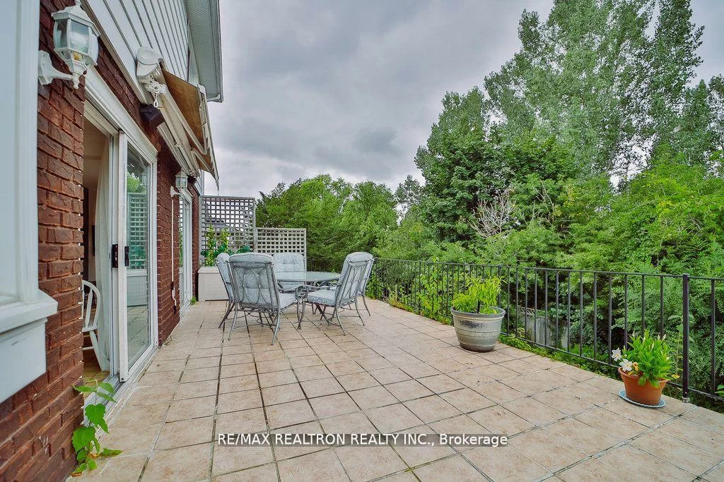 18, Debra, Allandale Heights, Barrie