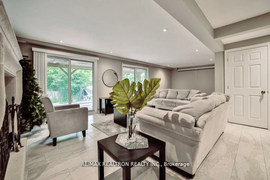 18, Debra, Allandale Heights, Barrie