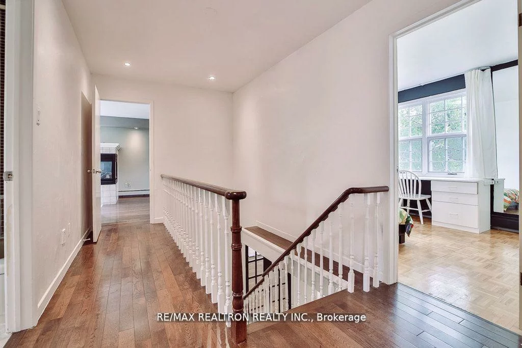 18, Debra, Allandale Heights, Barrie