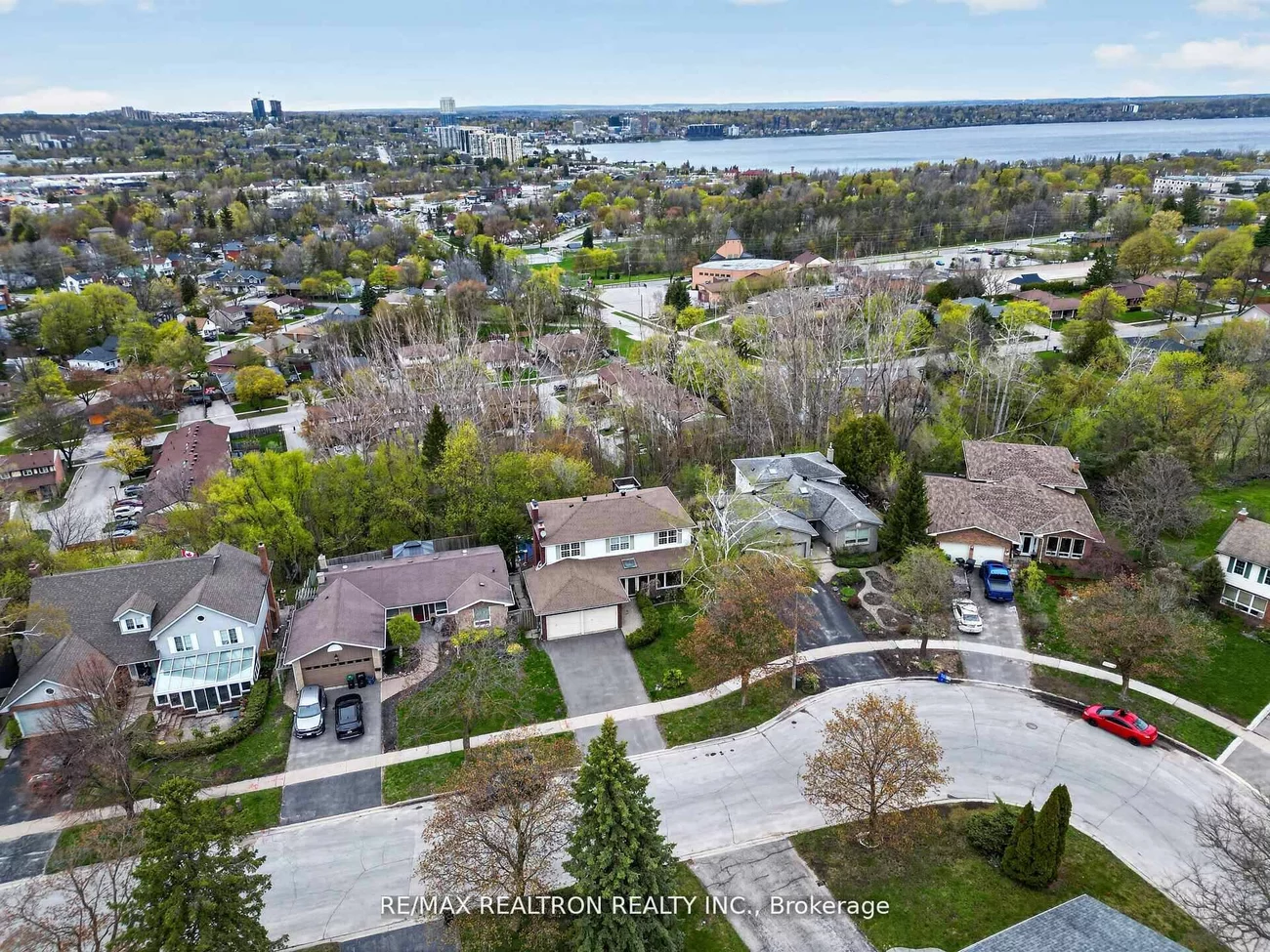 18, Debra, Allandale Heights, Barrie