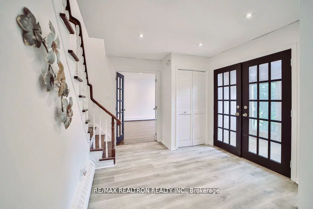18, Debra, Allandale Heights, Barrie