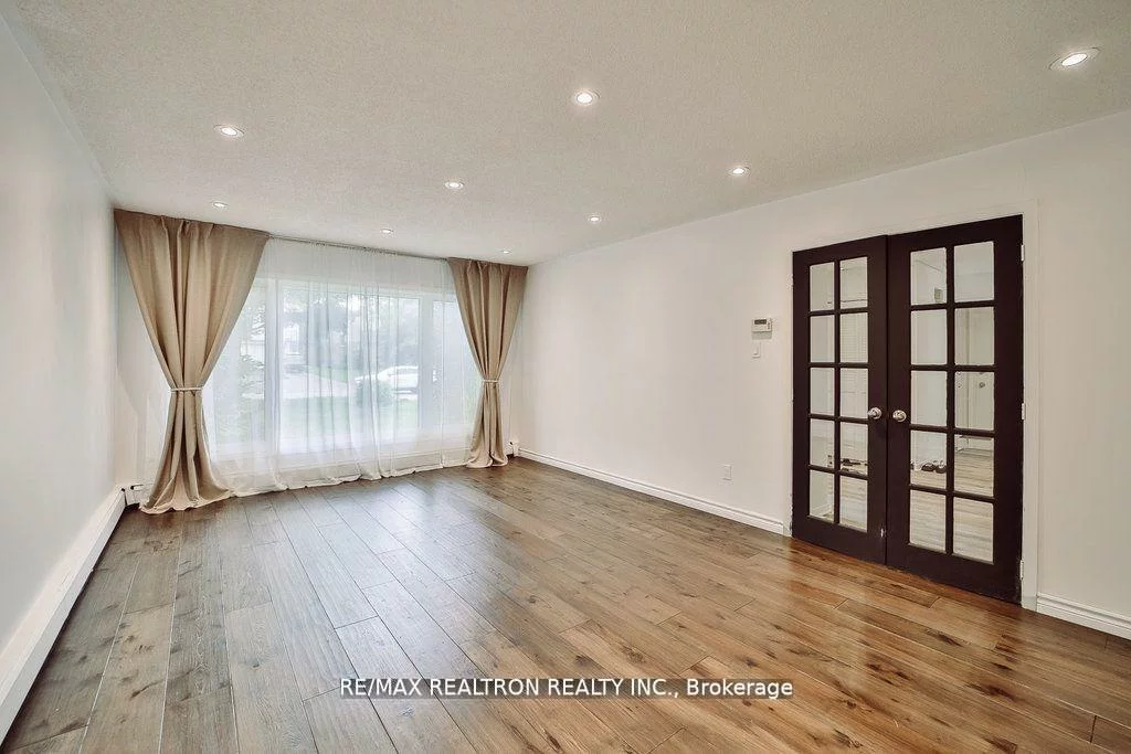 18, Debra, Allandale Heights, Barrie