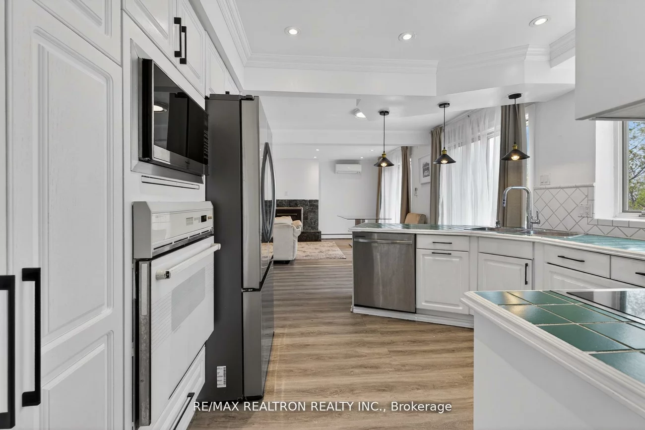 18, Debra, Allandale Heights, Barrie