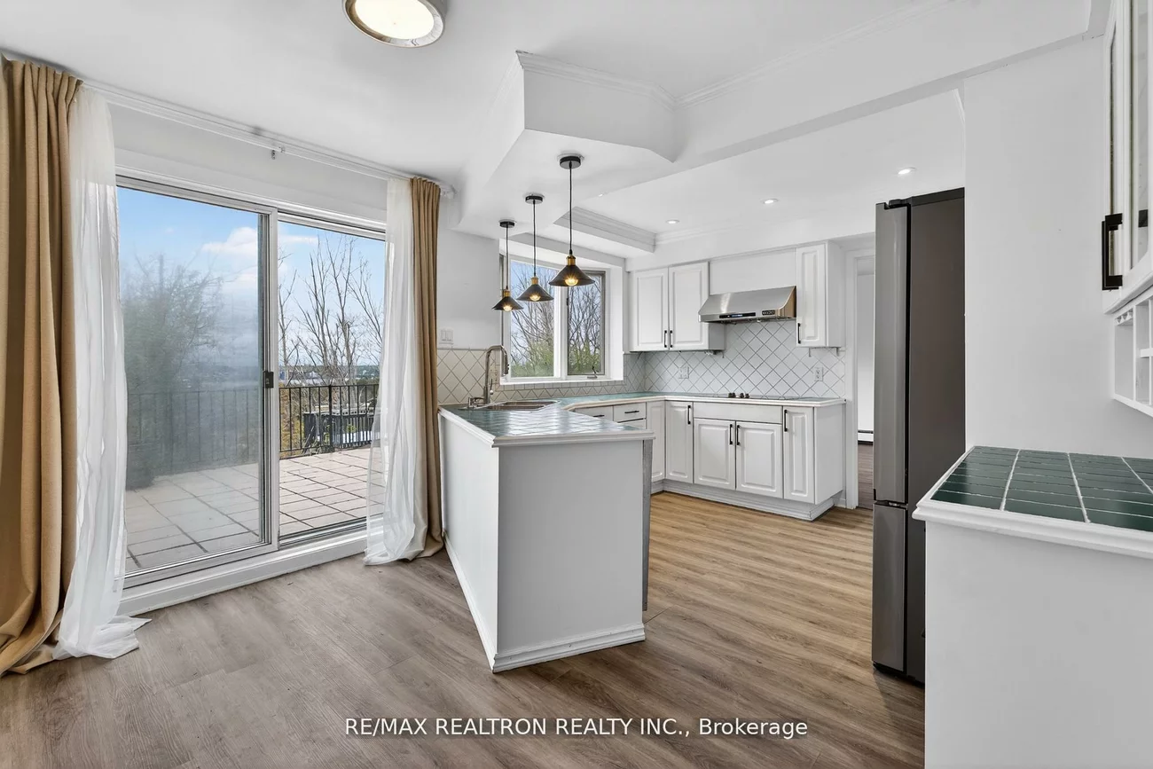 18, Debra, Allandale Heights, Barrie