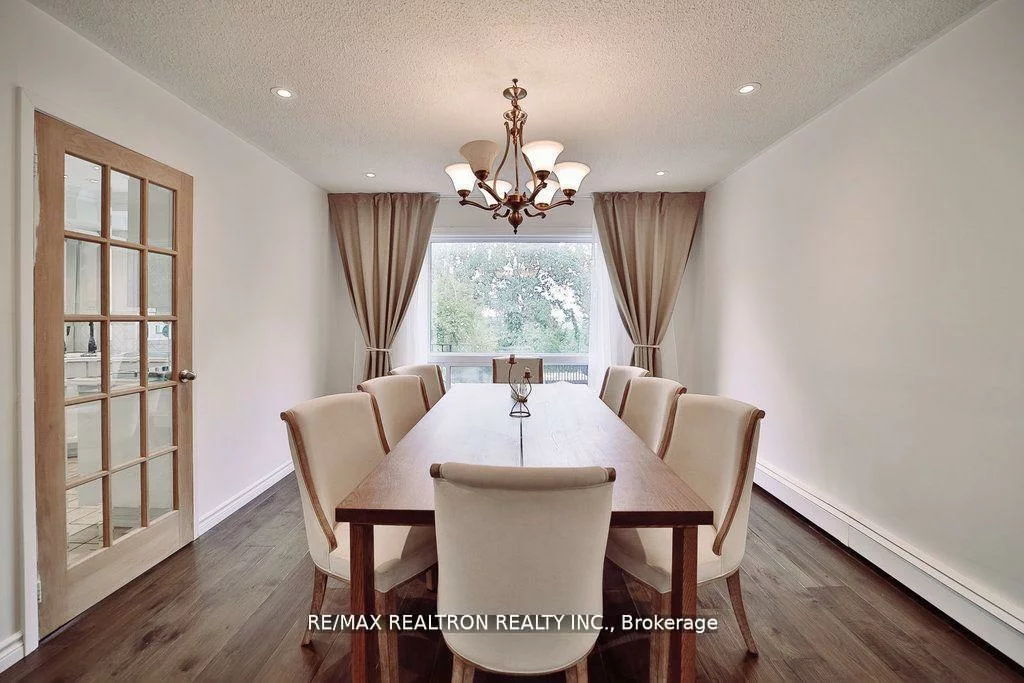 18, Debra, Allandale Heights, Barrie