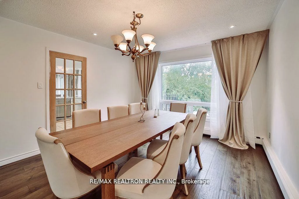 18, Debra, Allandale Heights, Barrie