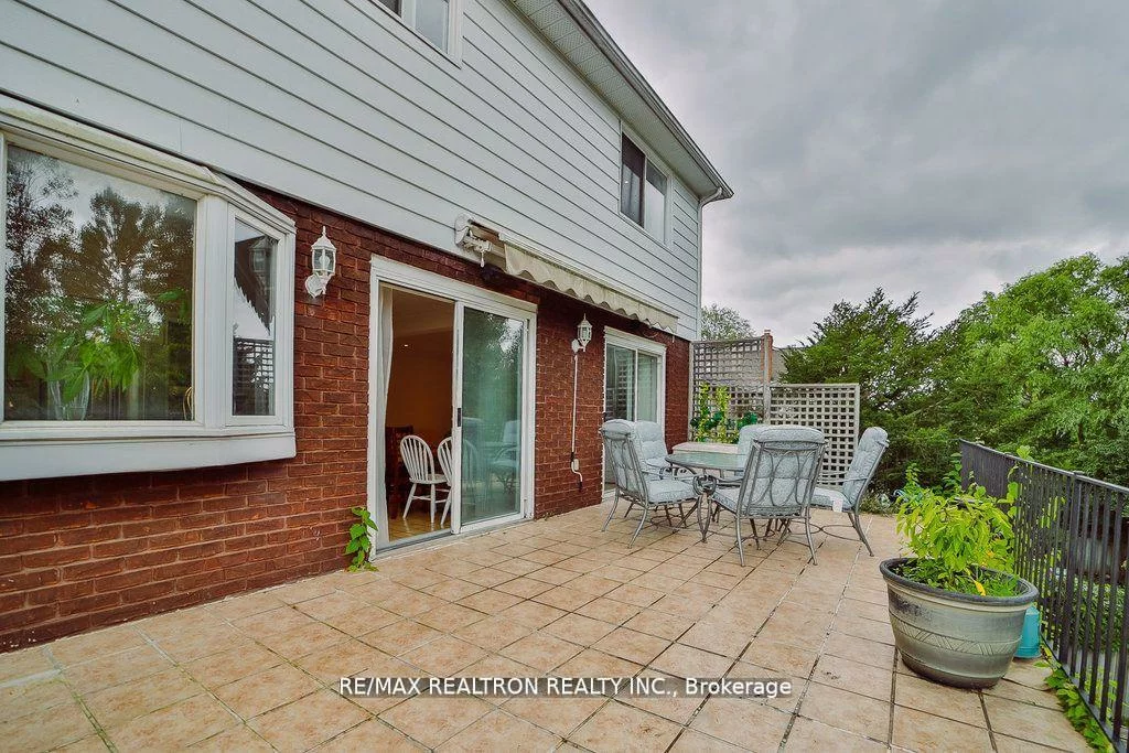 18, Debra, Allandale Heights, Barrie
