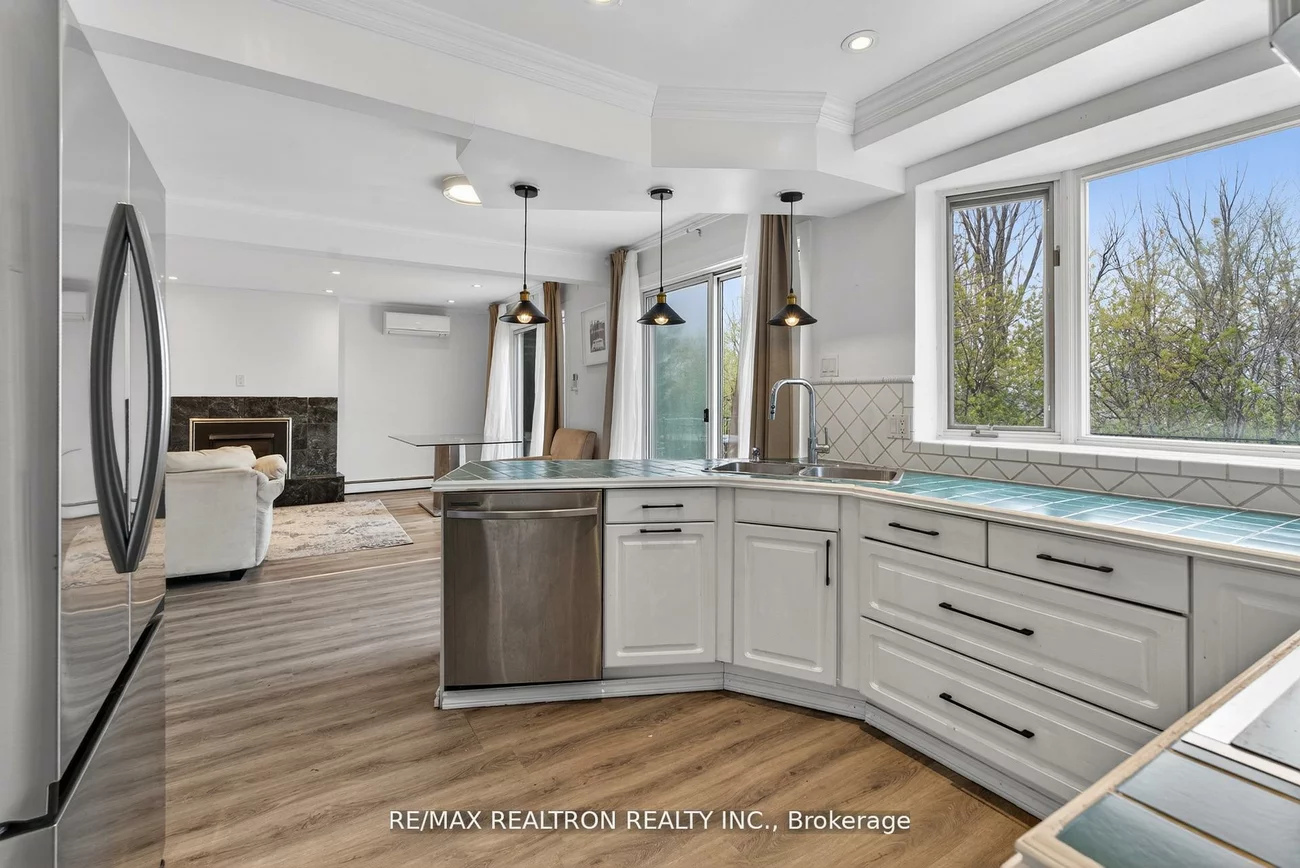18, Debra, Allandale Heights, Barrie