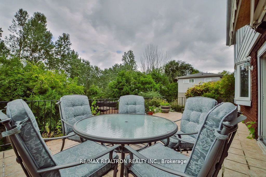 18, Debra, Allandale Heights, Barrie