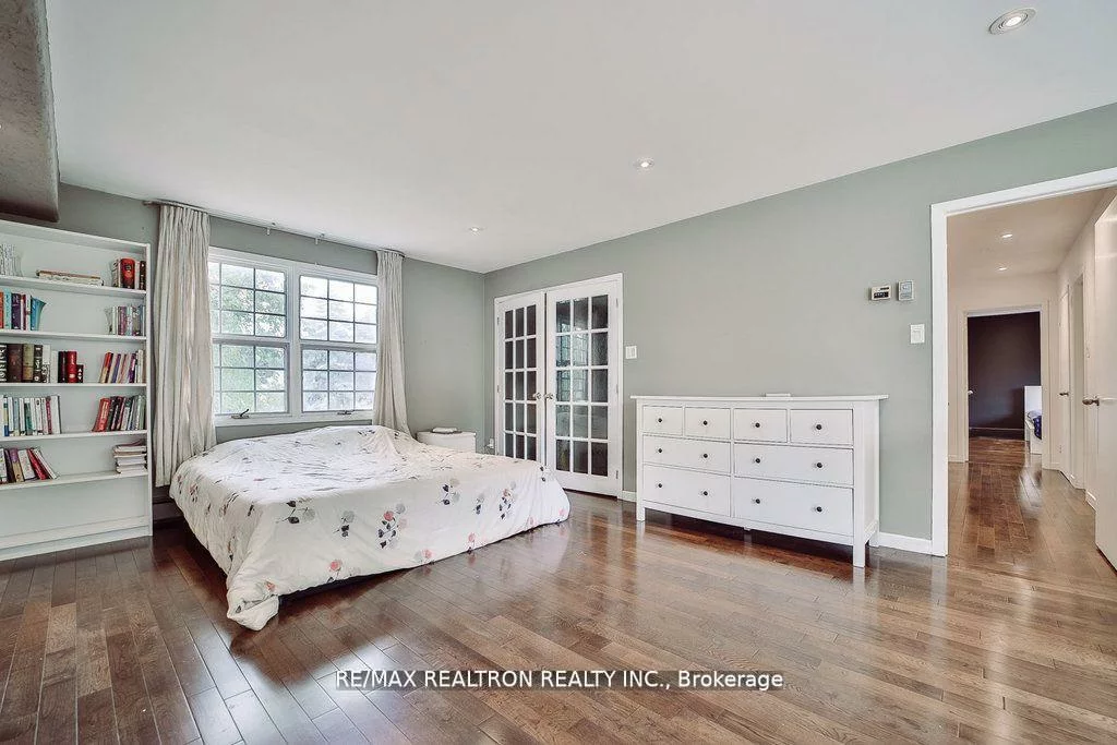 18, Debra, Allandale Heights, Barrie