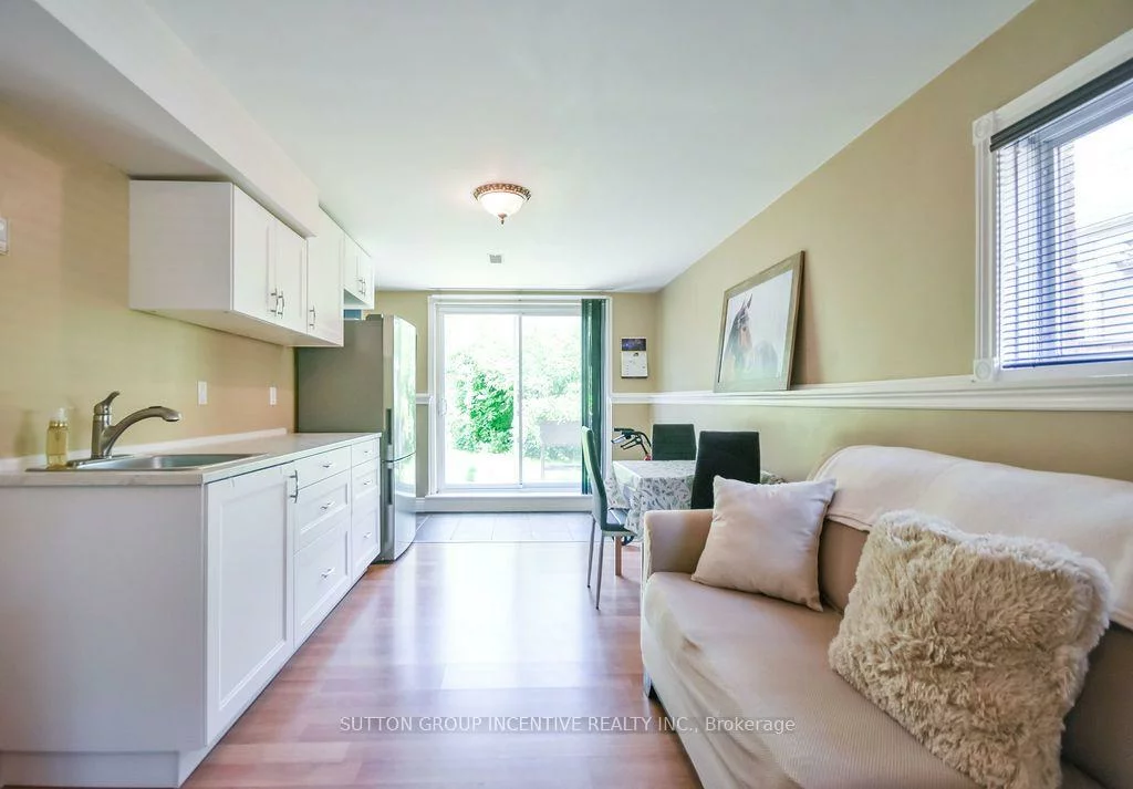 10, Palling, Grove East, Barrie