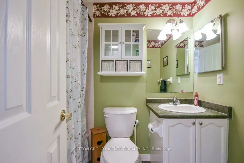 10, Palling, Grove East, Barrie