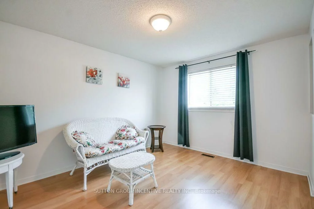 10, Palling, Grove East, Barrie
