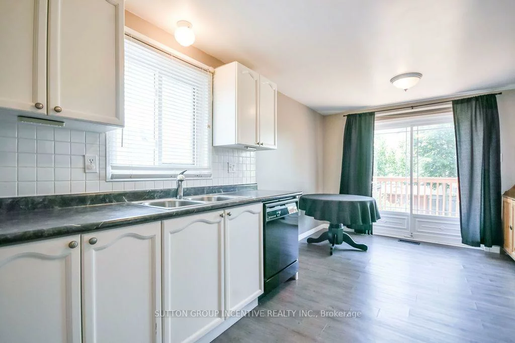 10, Palling, Grove East, Barrie