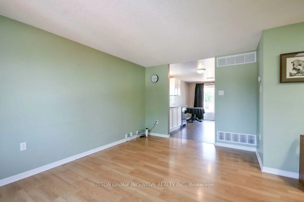 10, Palling, Grove East, Barrie