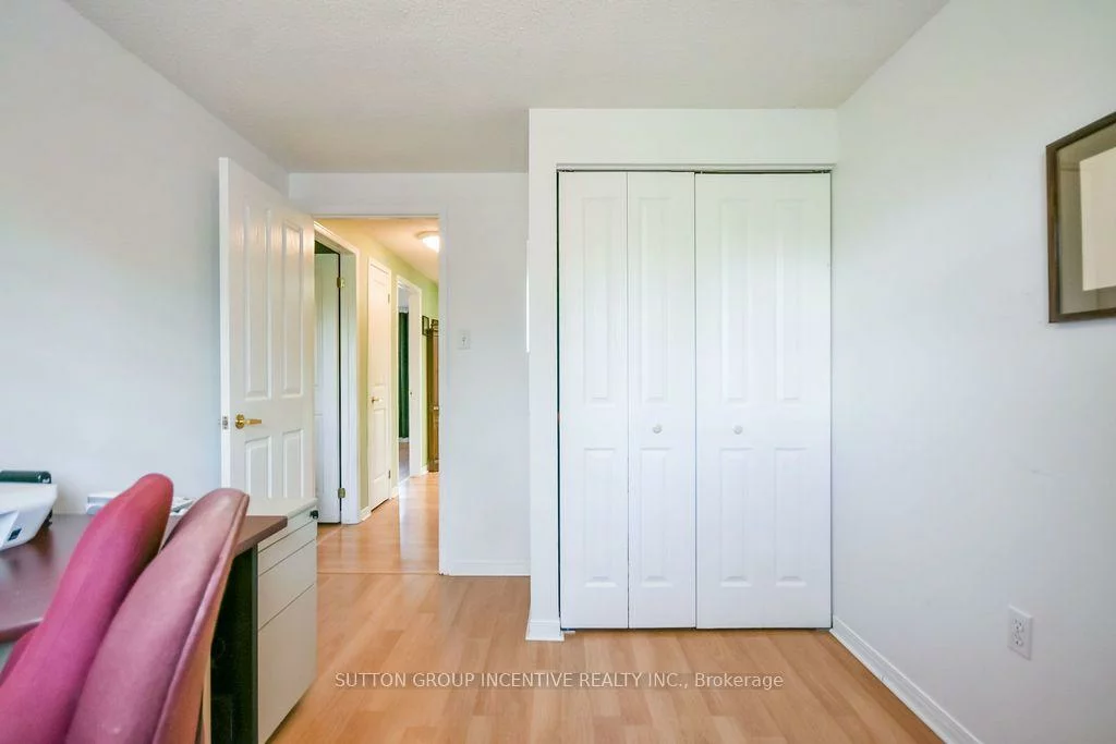 10, Palling, Grove East, Barrie