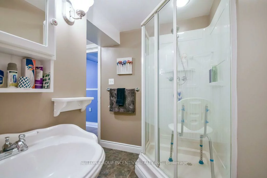 10, Palling, Grove East, Barrie