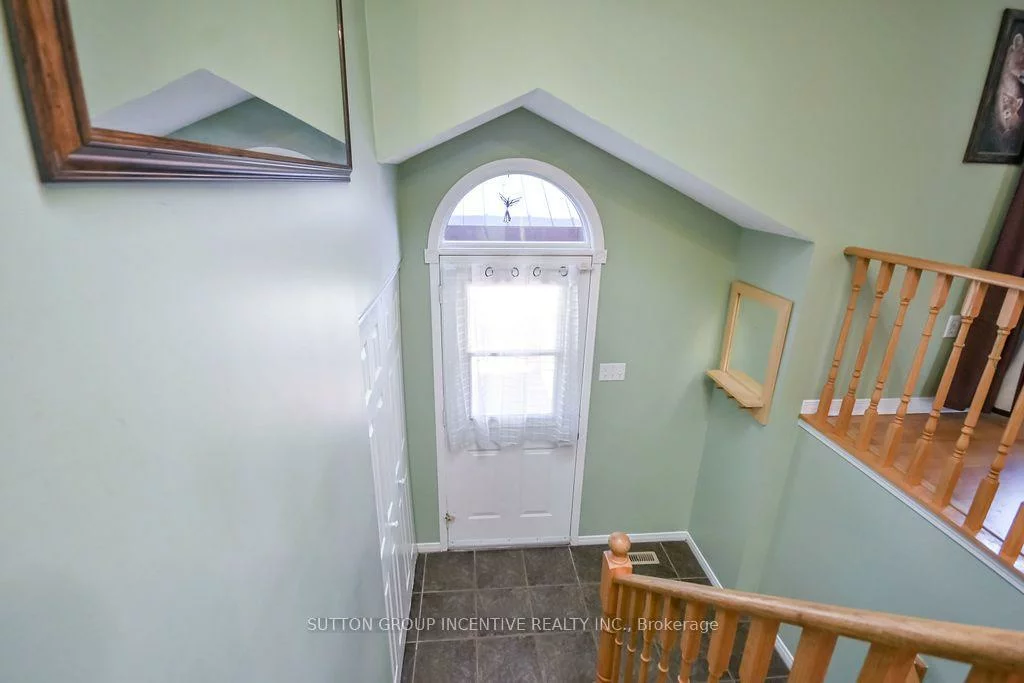 10, Palling, Grove East, Barrie