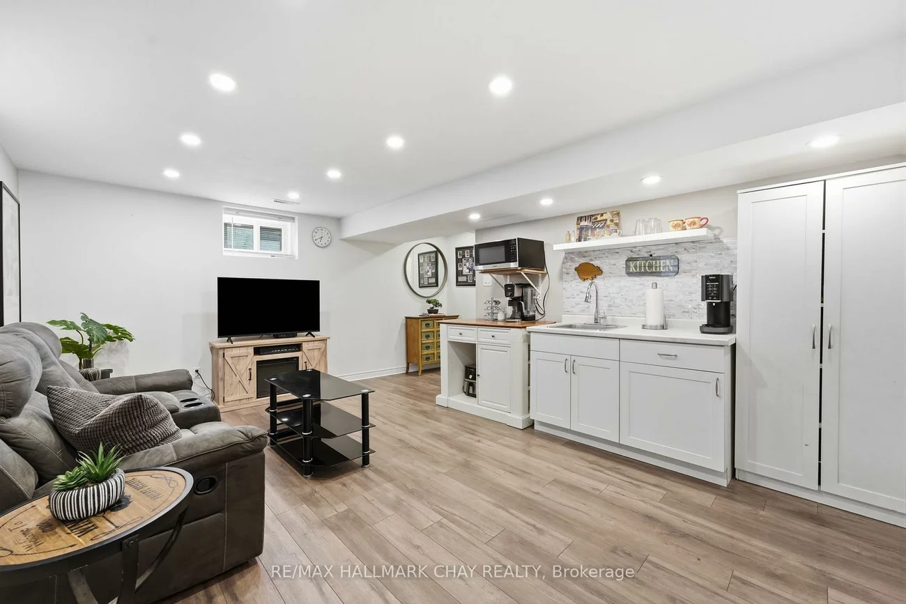 228, Wessenger, North Shore, Barrie