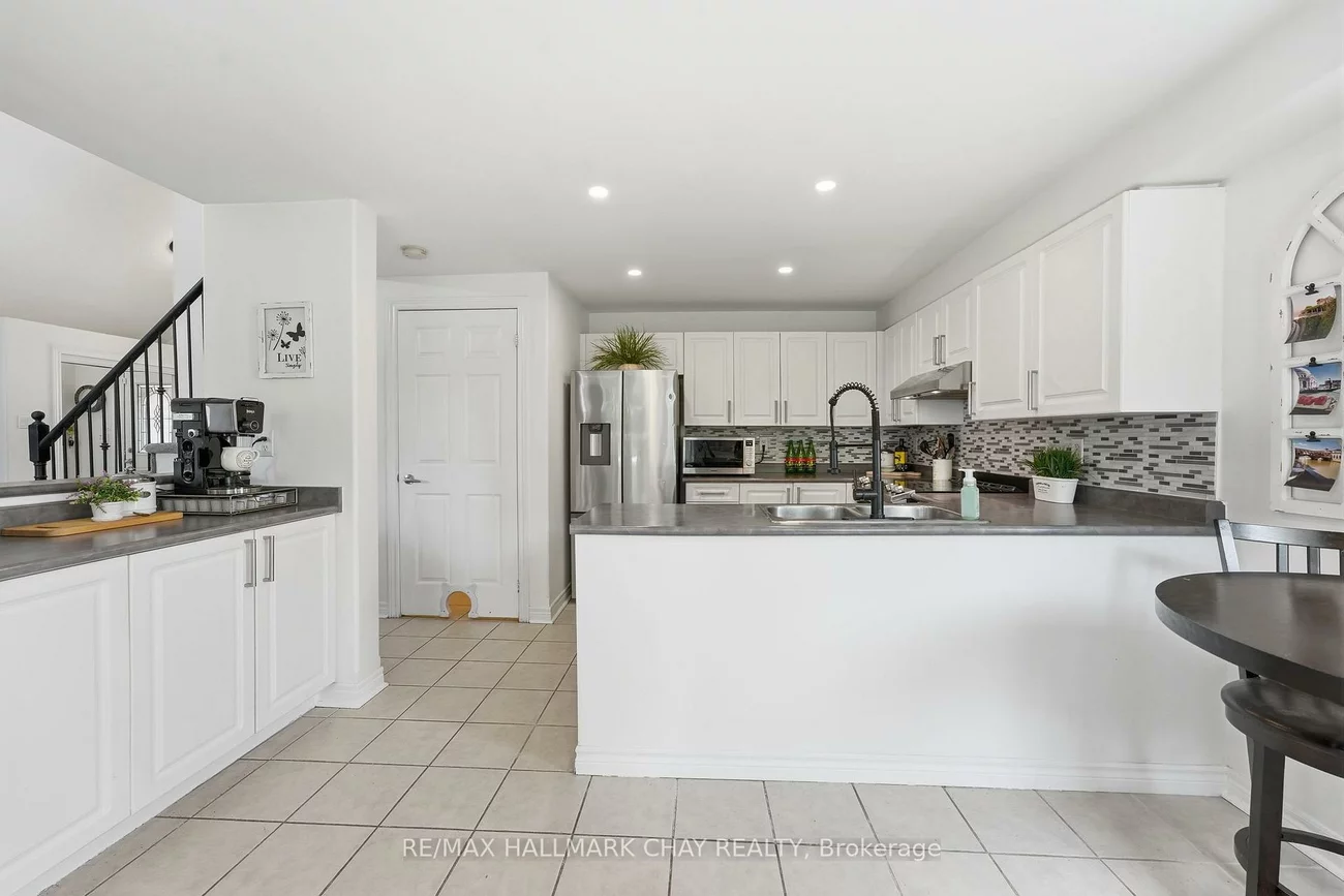 228, Wessenger, North Shore, Barrie
