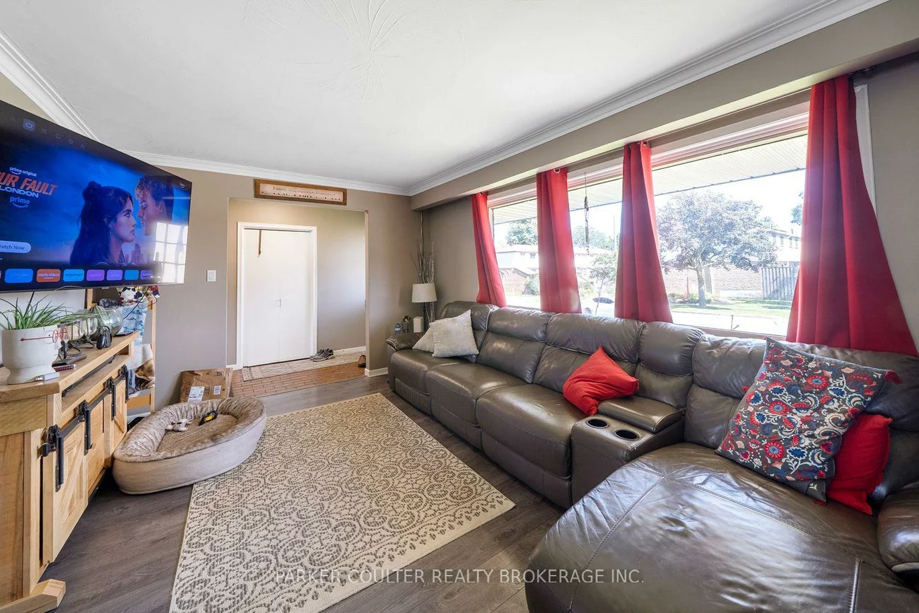 54, Ferris, Cundles East, Barrie