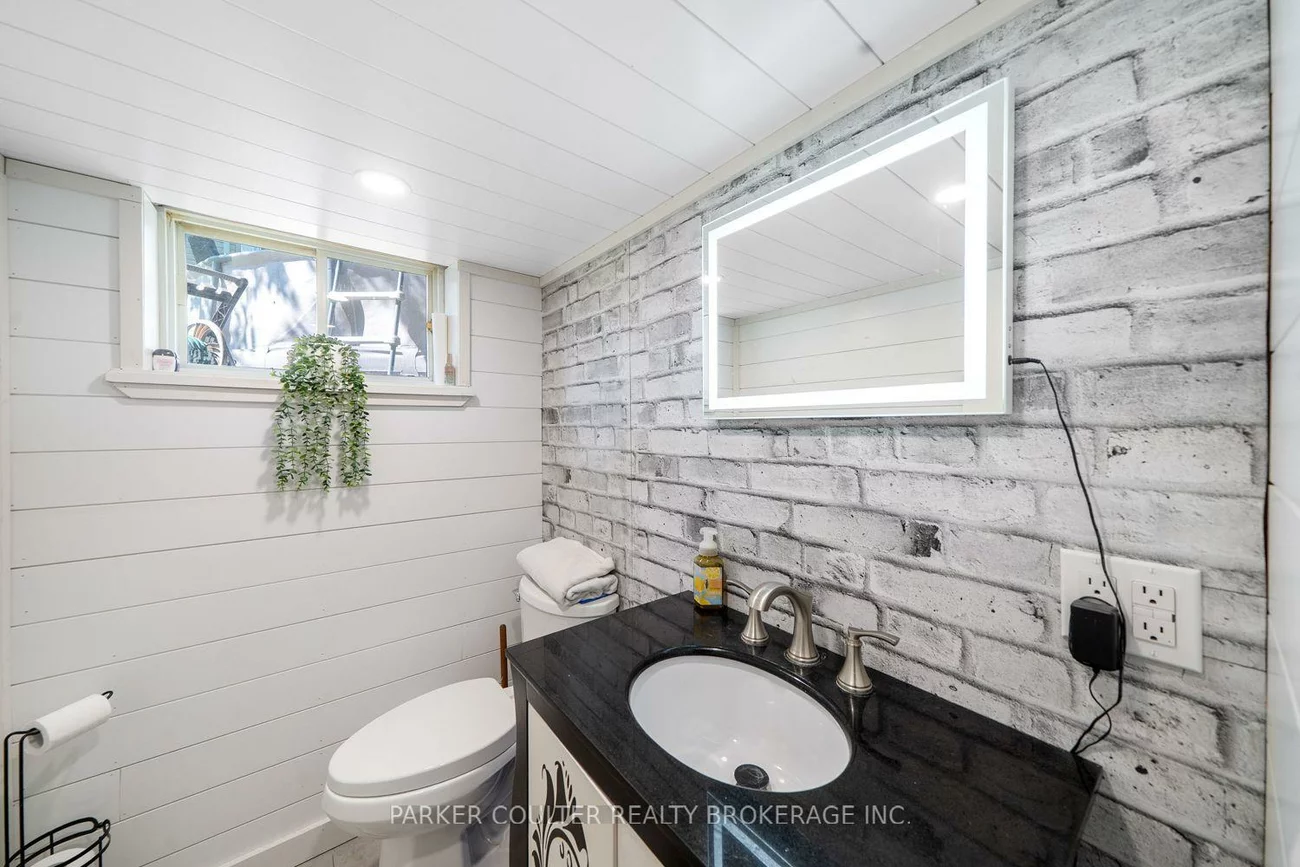 54, Ferris, Cundles East, Barrie