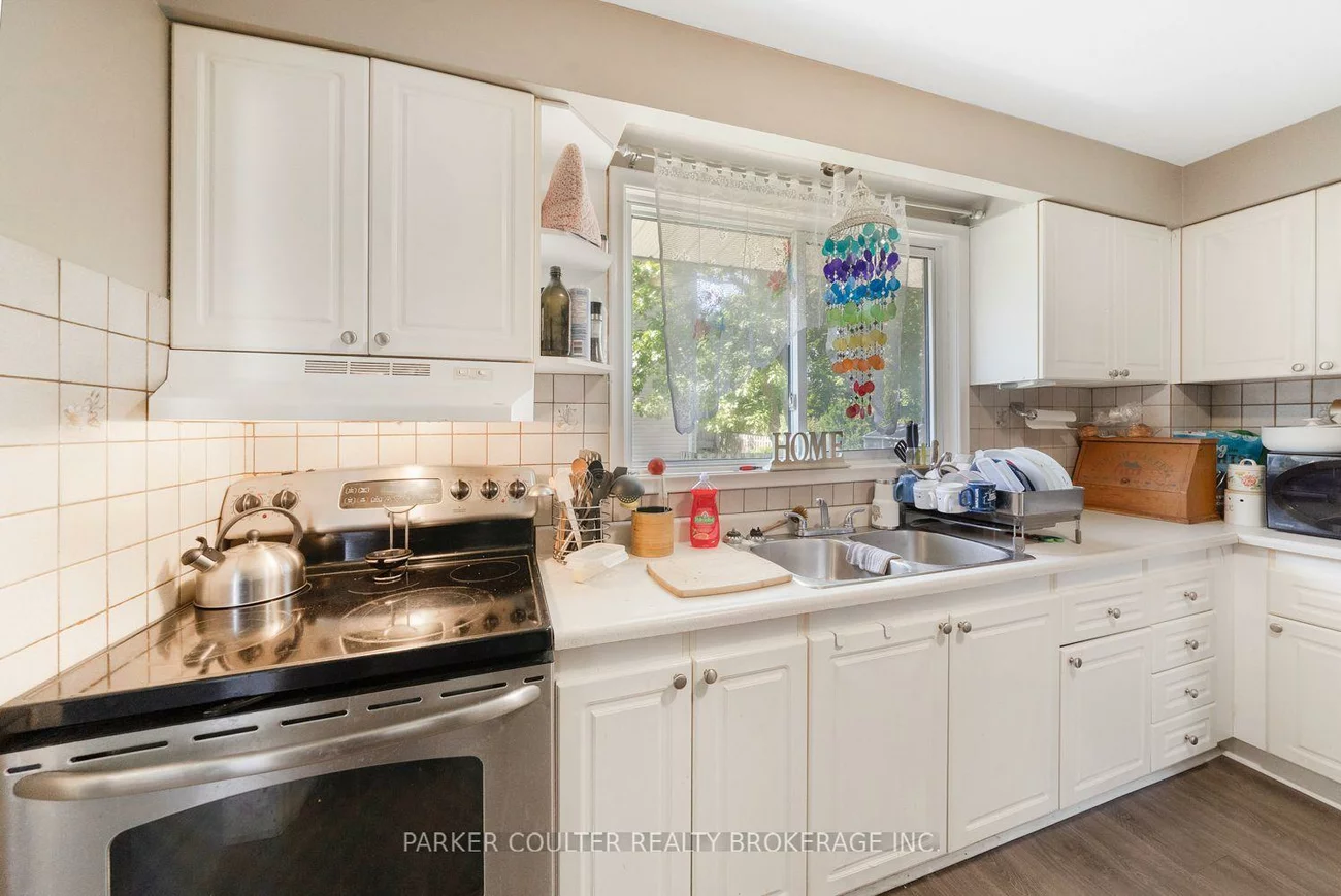 54, Ferris, Cundles East, Barrie