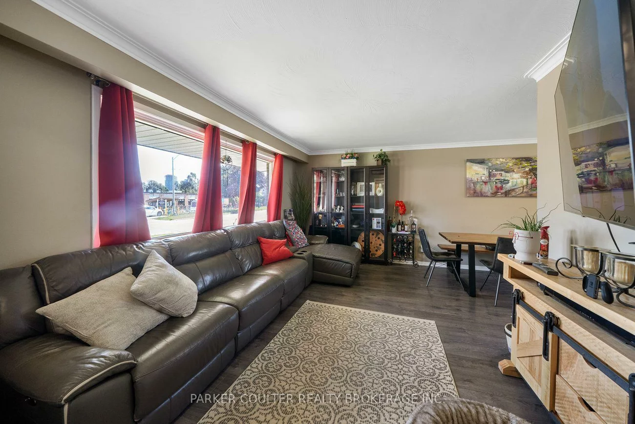 54, Ferris, Cundles East, Barrie