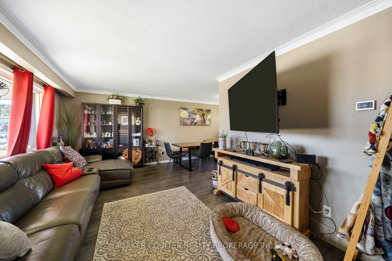 54, Ferris, Cundles East, Barrie
