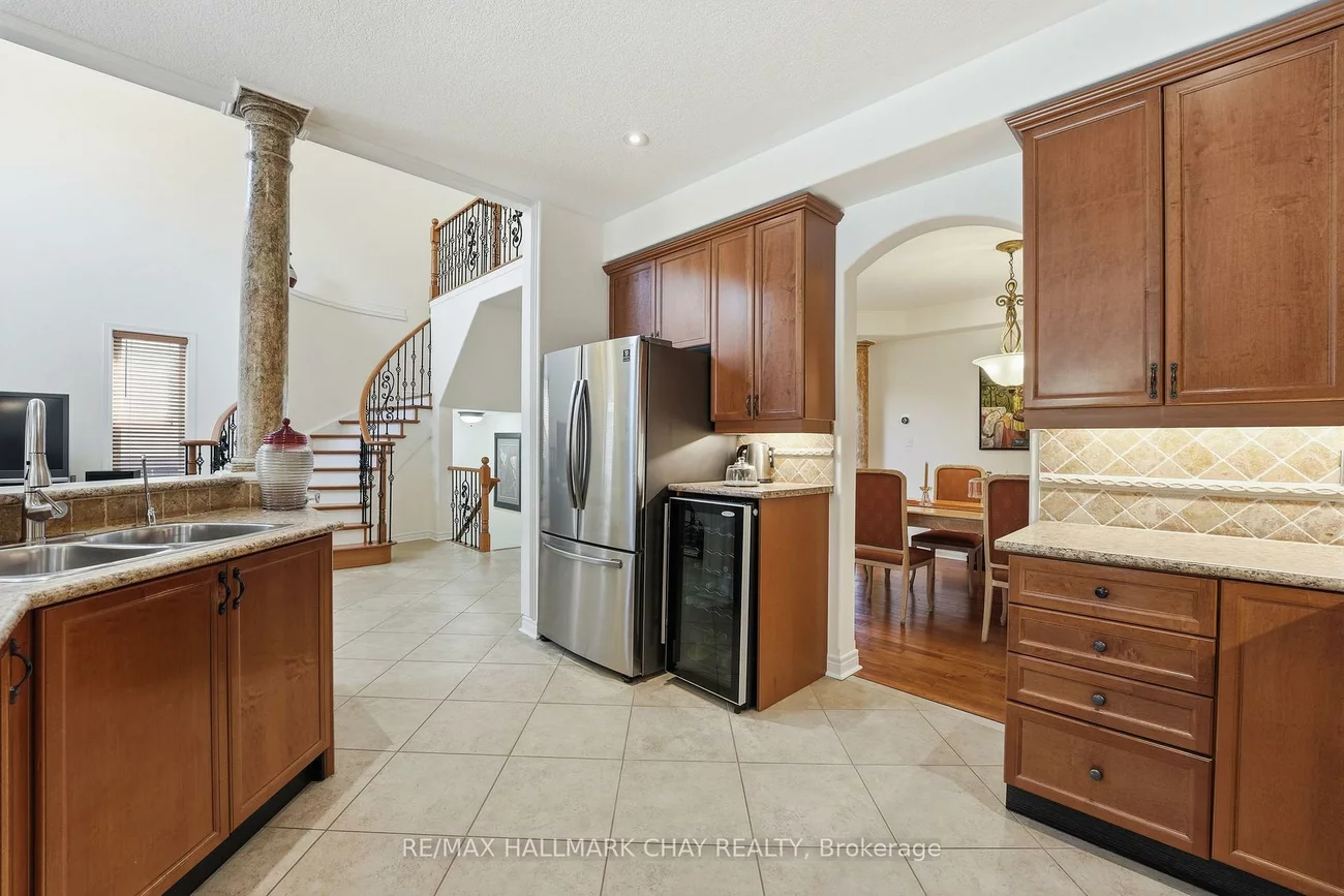 12, Parisian, Innis-Shore, Barrie