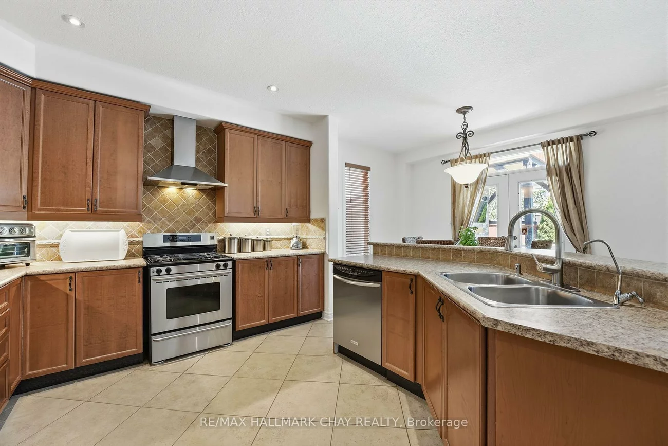 12, Parisian, Innis-Shore, Barrie