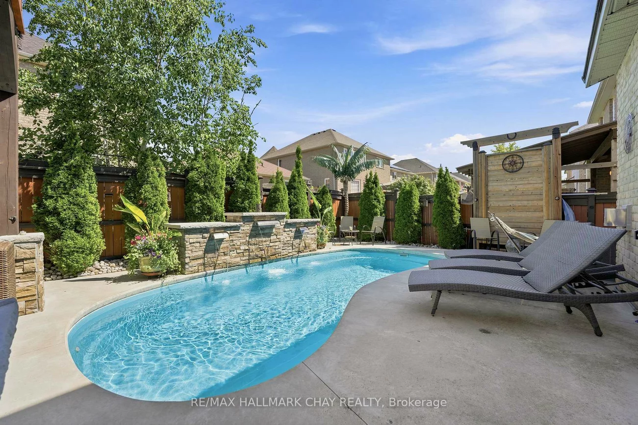 12, Parisian, Innis-Shore, Barrie
