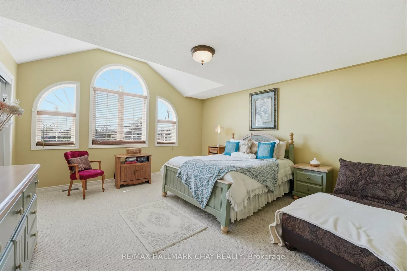 12, Parisian, Innis-Shore, Barrie