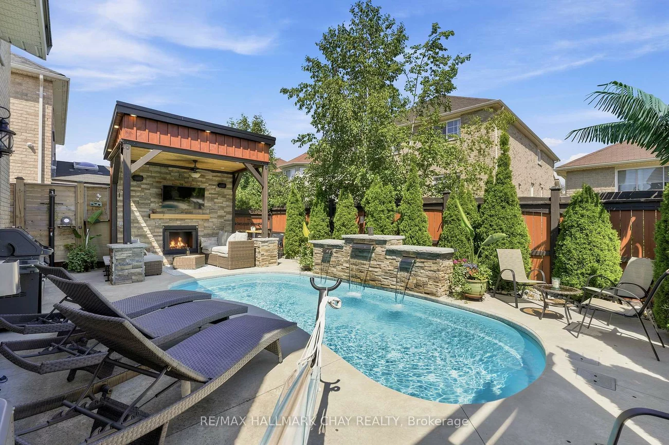 12, Parisian, Innis-Shore, Barrie
