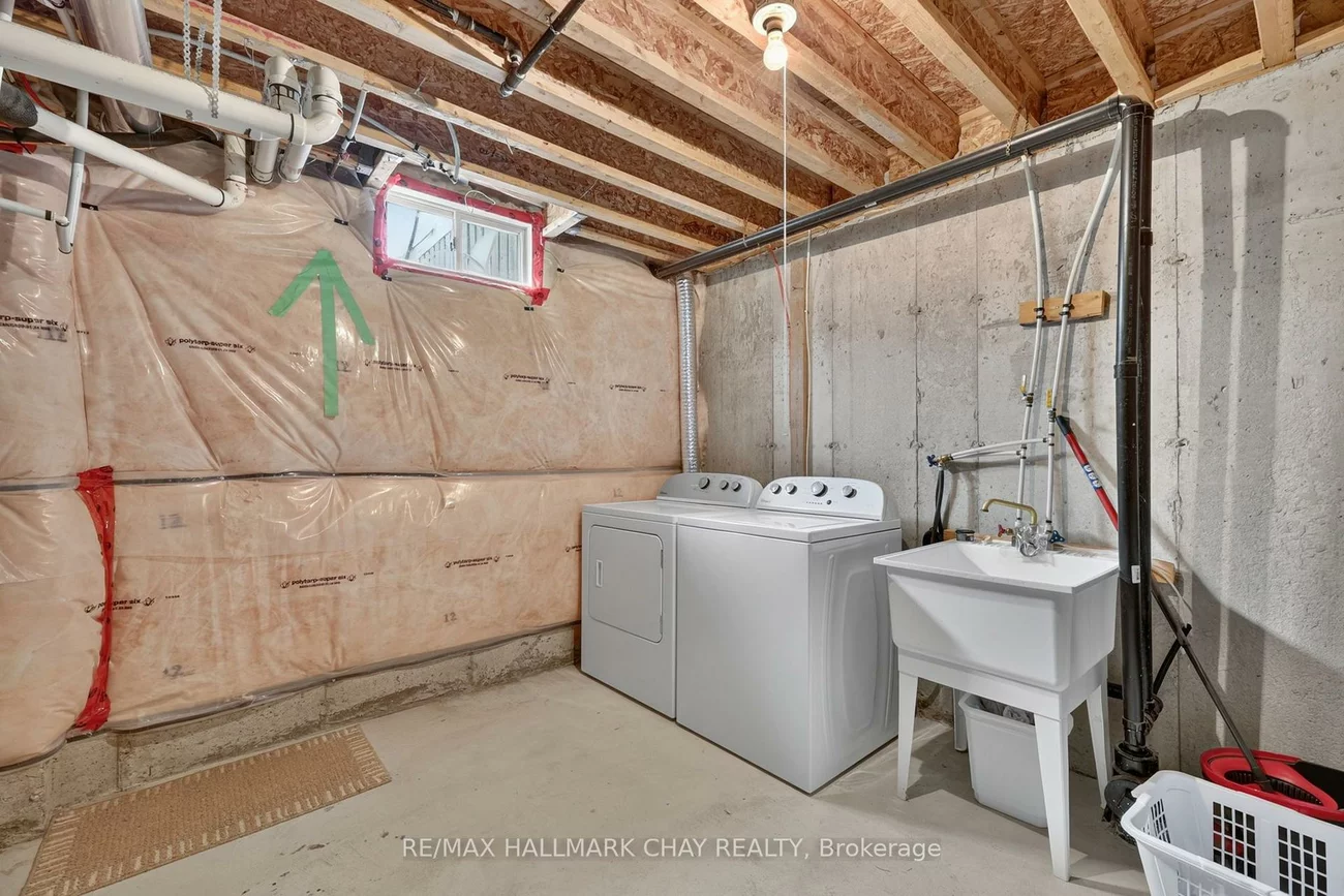 21, Pearcey, West Bayfield, Barrie