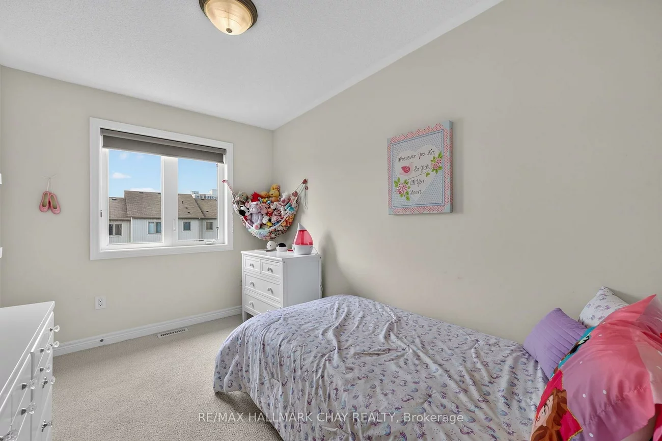21, Pearcey, West Bayfield, Barrie