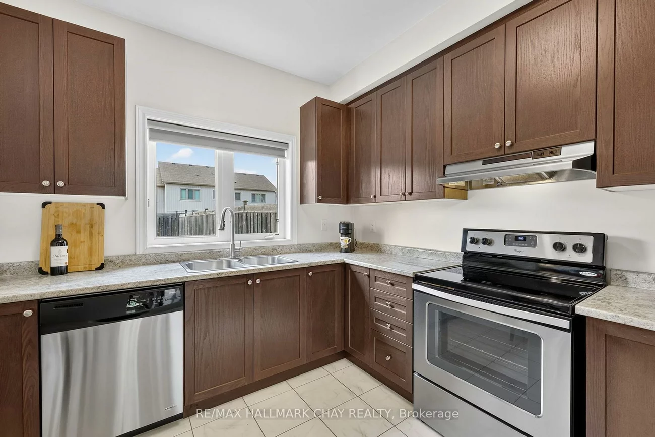 21, Pearcey, West Bayfield, Barrie