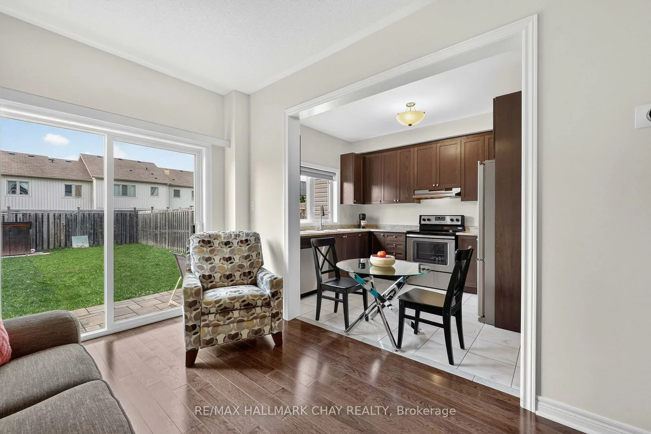 21, Pearcey, West Bayfield, Barrie