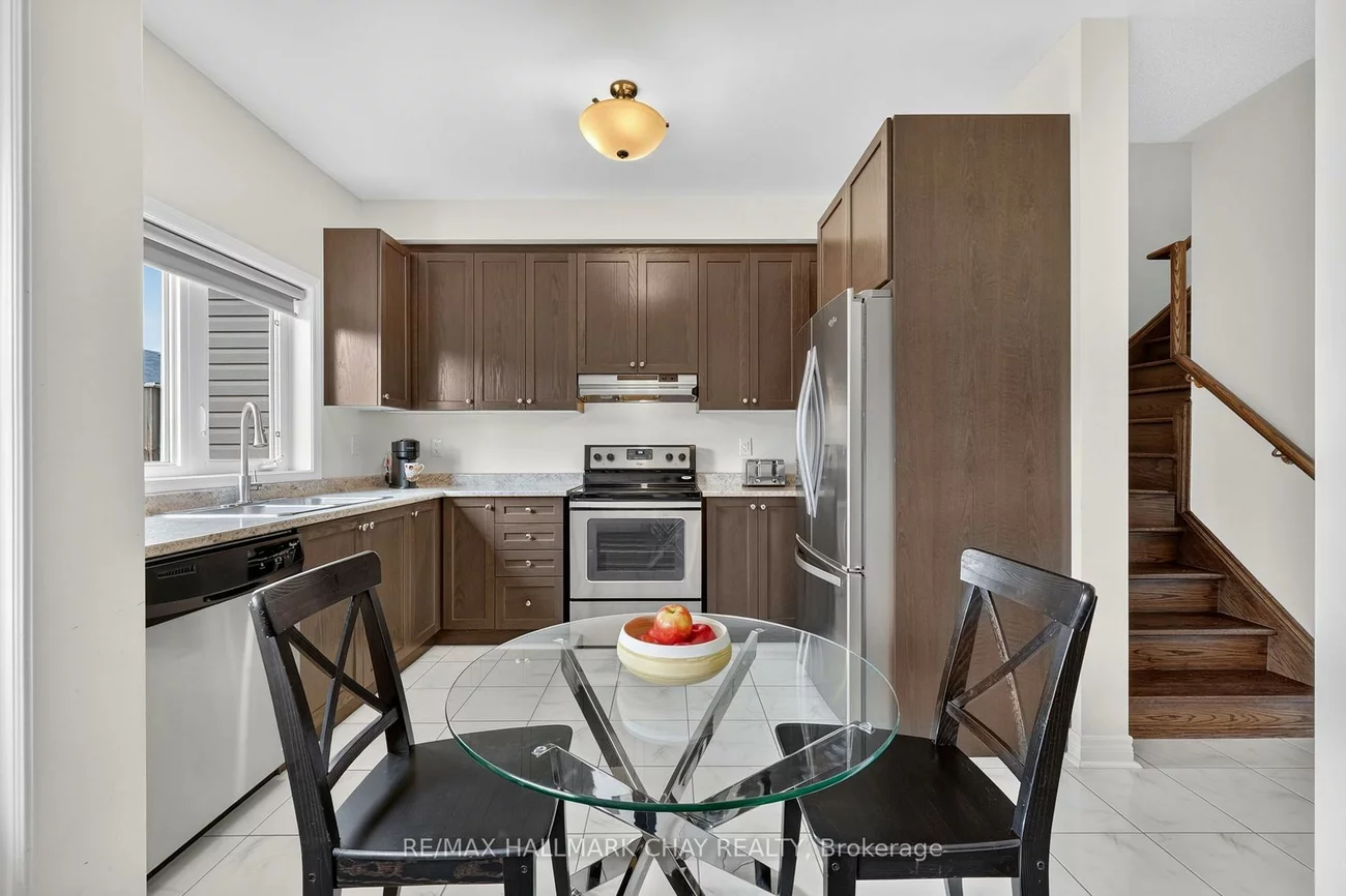 21, Pearcey, West Bayfield, Barrie