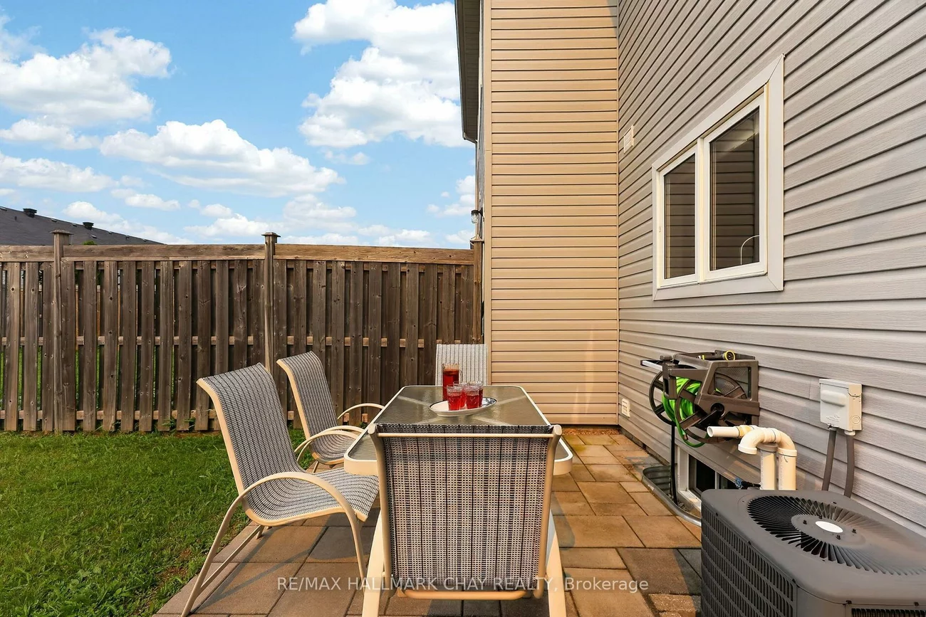 21, Pearcey, West Bayfield, Barrie