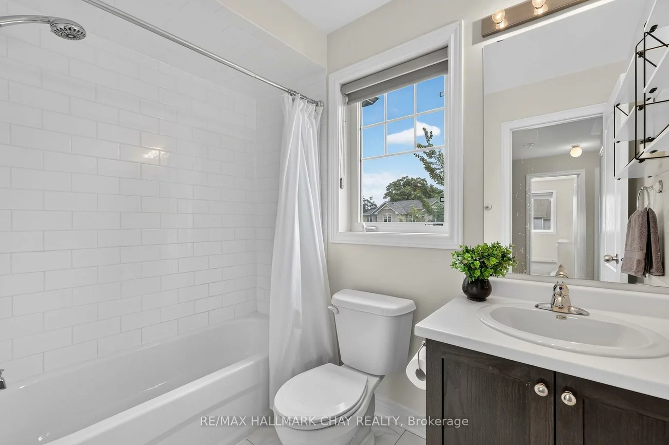 21, Pearcey, West Bayfield, Barrie