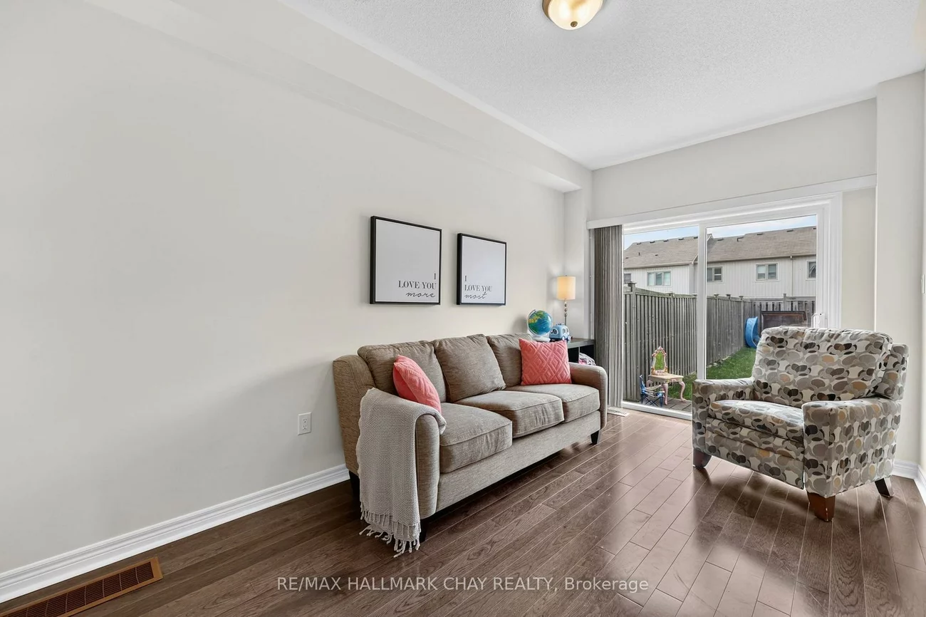 21, Pearcey, West Bayfield, Barrie
