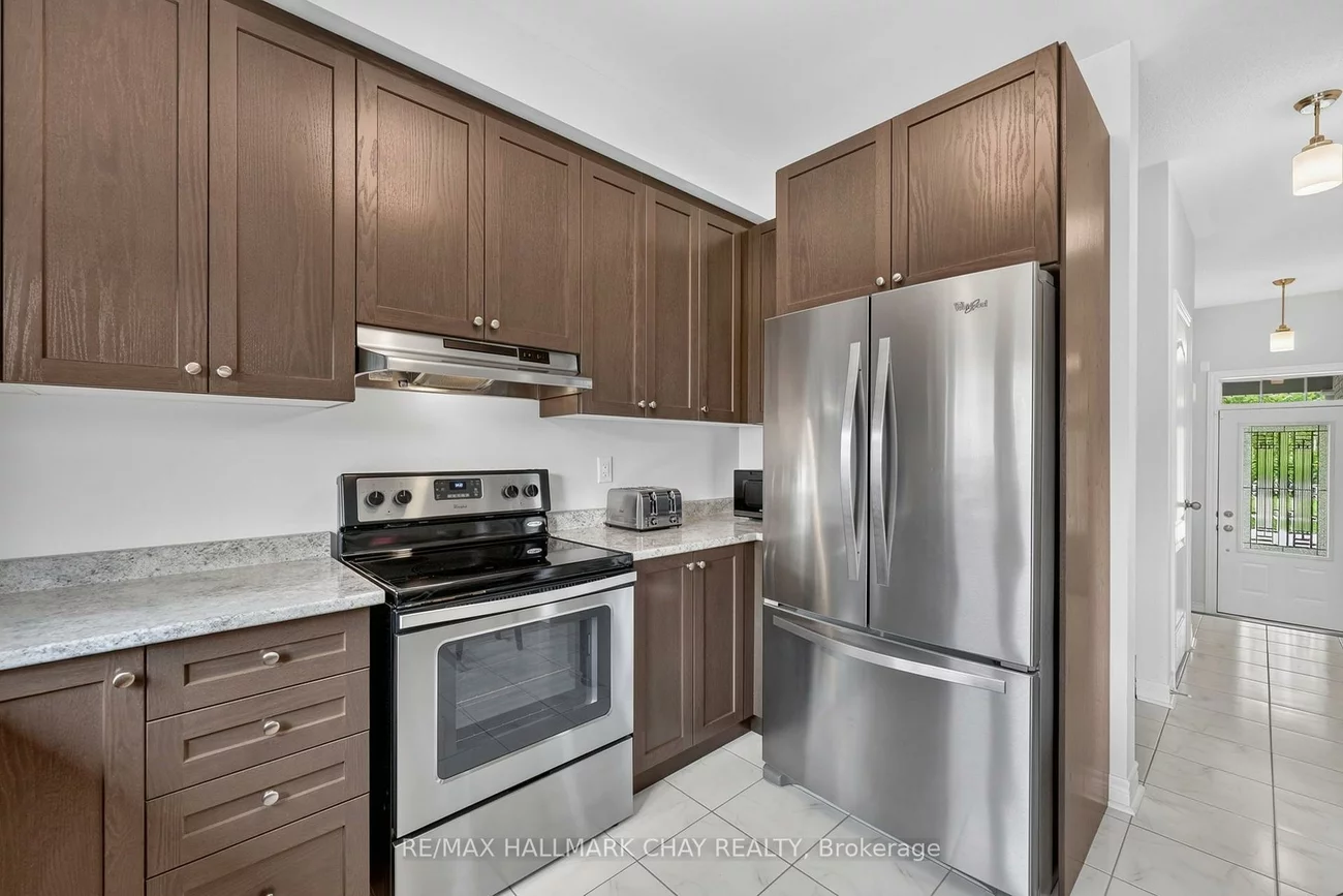 21, Pearcey, West Bayfield, Barrie