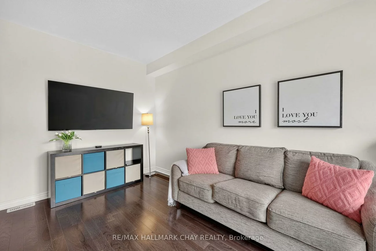 21, Pearcey, West Bayfield, Barrie