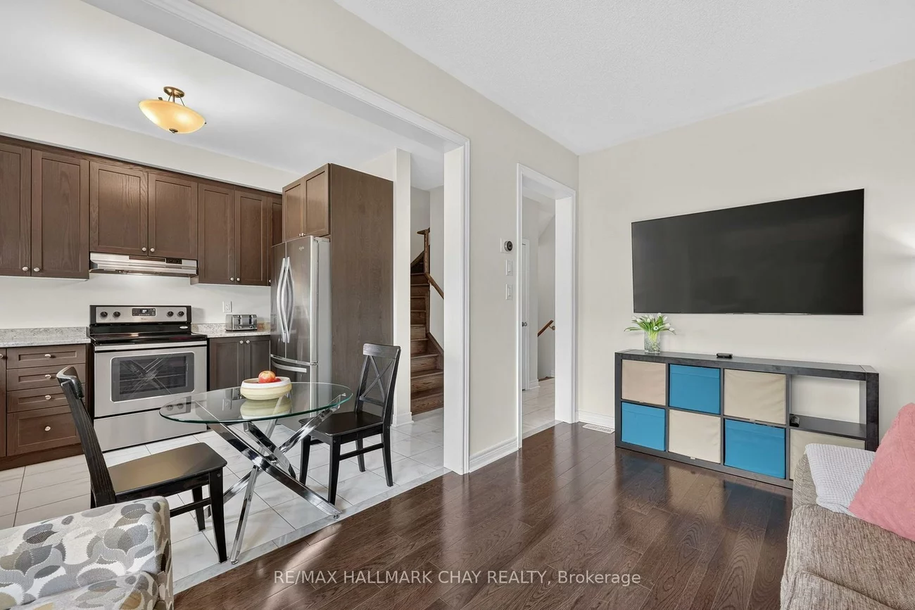 21, Pearcey, West Bayfield, Barrie