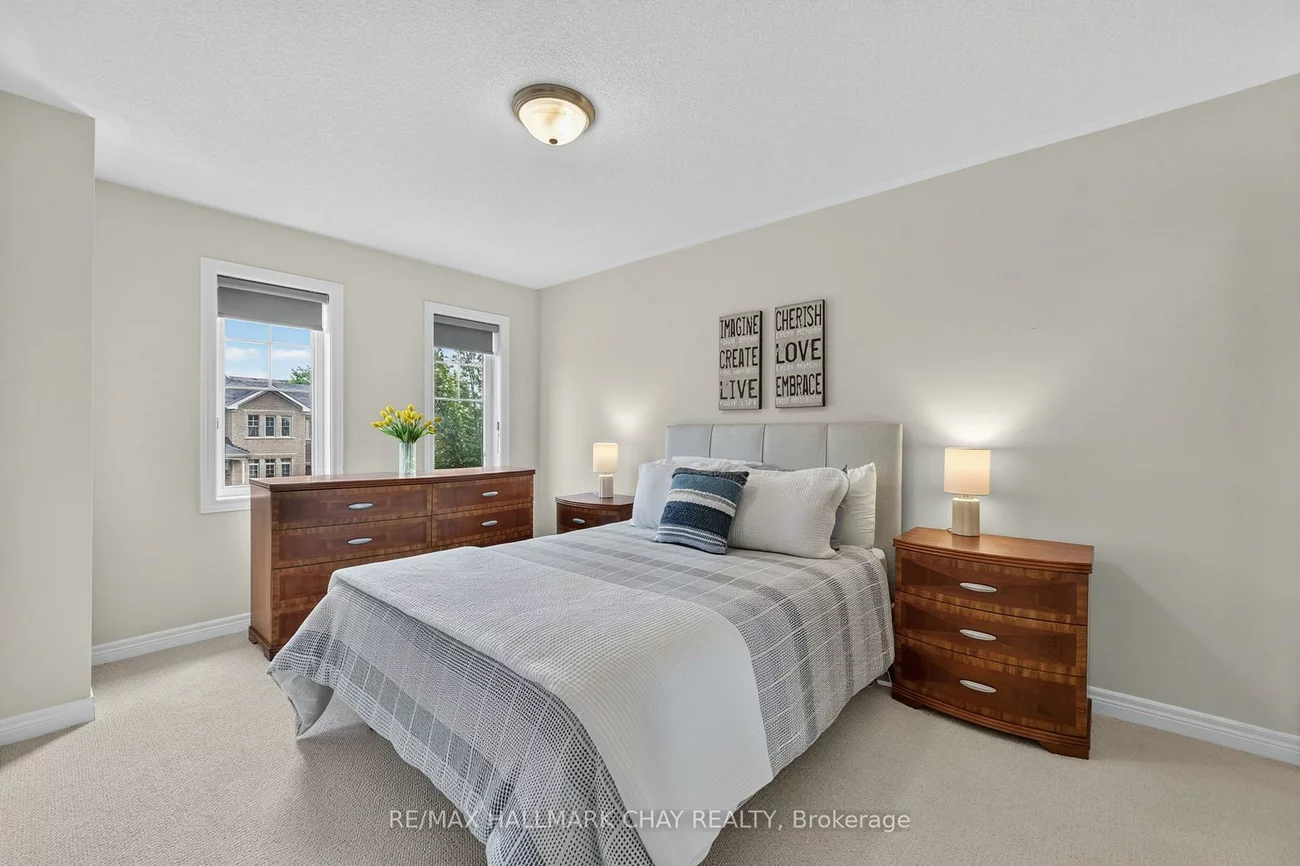 21, Pearcey, West Bayfield, Barrie